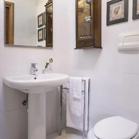 Porta Venezia - Rentclass Matilde Апартаменты *