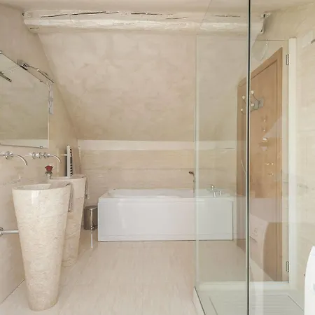 Porta Venezia - Rentclass Matilde Апартаменты